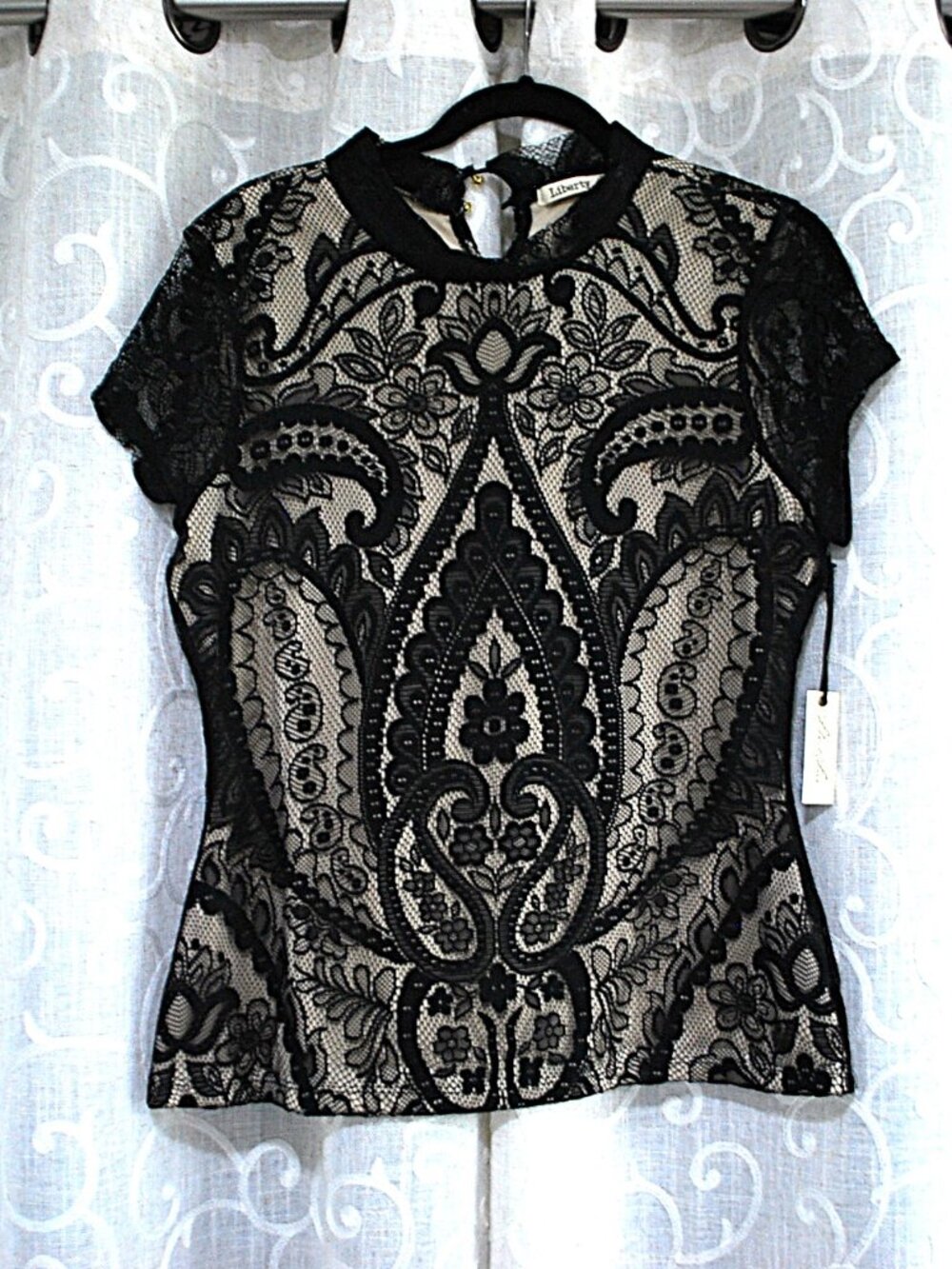 Woman Liberty Love Black Lace Top Size XL NWT